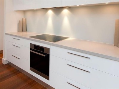 交换空间家居—亚克力和石英石的区别？厨房台面使用哪个比较好？